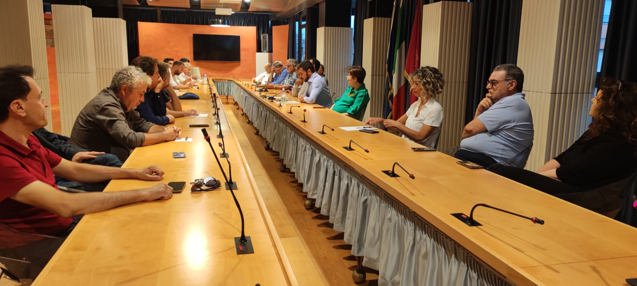 Regionali Abruzzo, prove tecniche di coalizione: incontro a Pescara