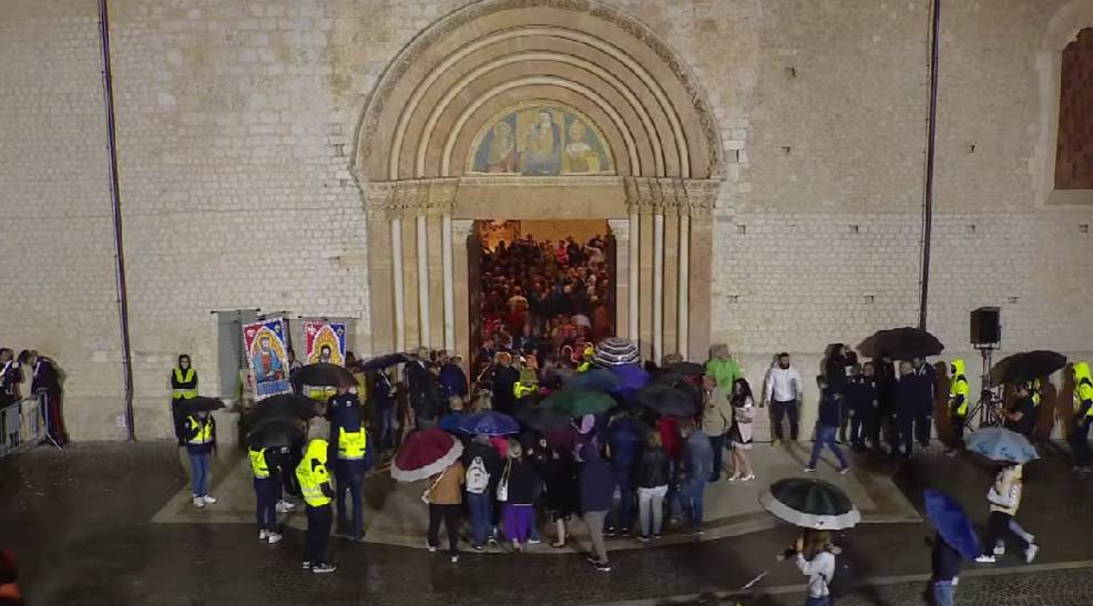 PERDONANZA CELESTINIANA: GRANDE PARTECIPAZIONE NONOSTANTE IL MALTEMPO | Ultime notizie di cronaca Abruzzo