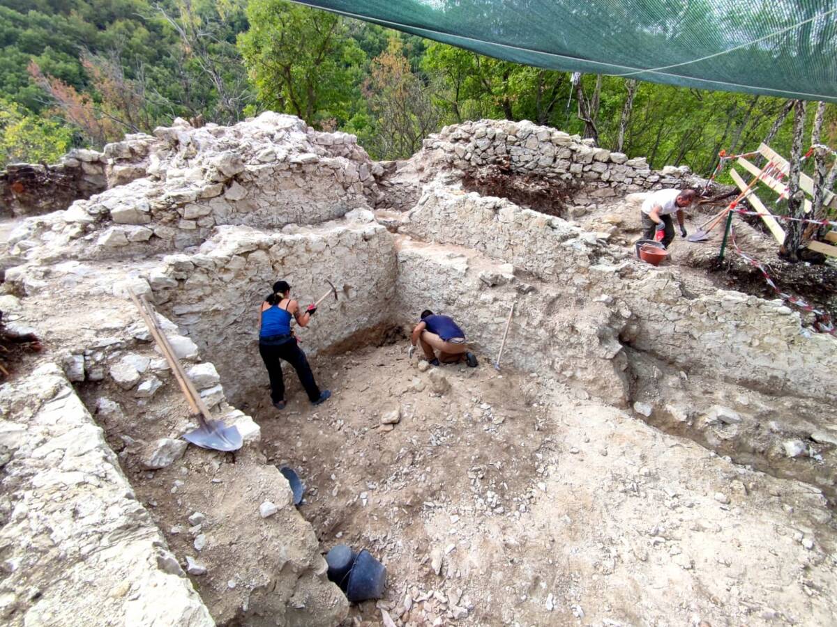 L’AQUILA, ADUC PRETURO: “BENE COLLEGAMENTO AREA ARCHEOLOGICA AMITERNUM, SOSTA ANCHE AL CASTELLO” | Ultime notizie di cronaca Abruzzo