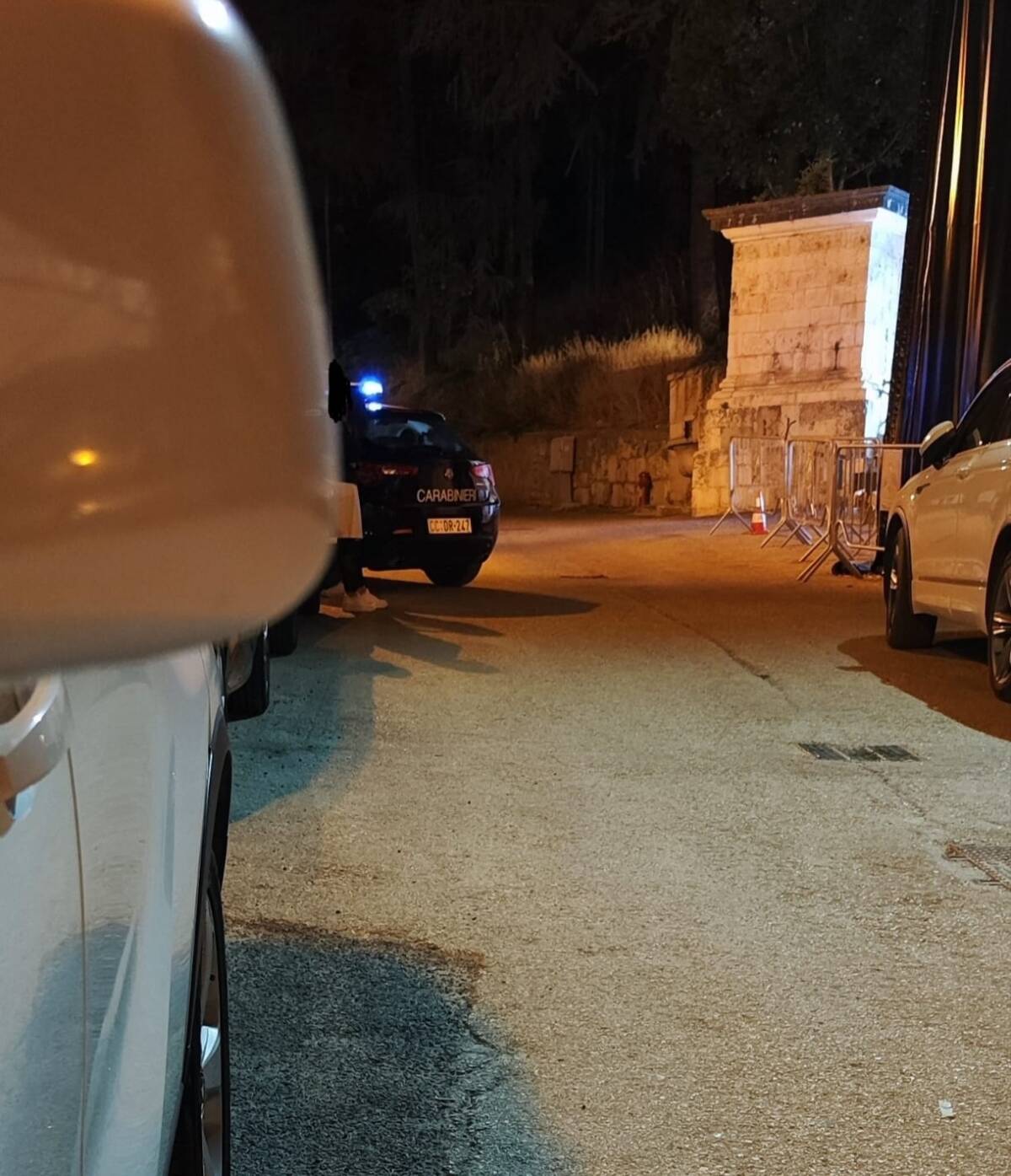 L’AQUILA: VIA FORTEBRACCIO, SASSAIOLA NELLA NOTTE POI FUGA CON L’ARRIVO DEI CARABINIERI | Ultime notizie di cronaca Abruzzo