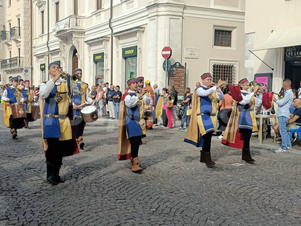 Perdonanza 2023, il Corteo della Bolla attraversa L’Aquila