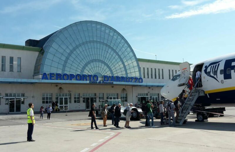 Aeroporto, Testa replica: “Nessun rischio chiusura. Le sagre dalfonsiane atterrano il Pd, lo scalo spicca il volo”