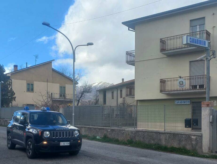 Evade dai domiciliari e ruba un’auto, arrestato dai Carabinieri