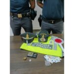 Spaccia hashish a un minorenne, 18enne arrestato al Terminal bus di Collemaggio