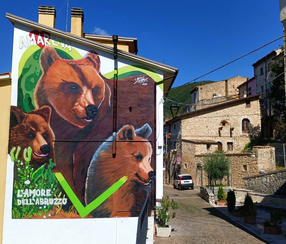Un murale per l’orsa Amarena, l’opera a Cansano