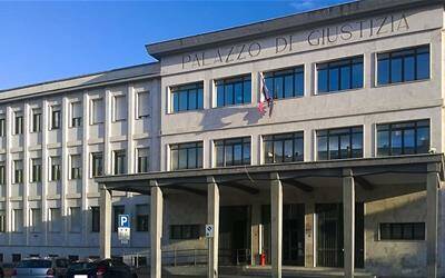 Maltrattamenti in famiglia, olio bollente contro la figlia: condannato a 5 anni e 4 mesi