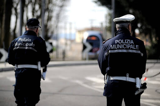 Furti all’interno delle auto in sosta, 39enne arrestato