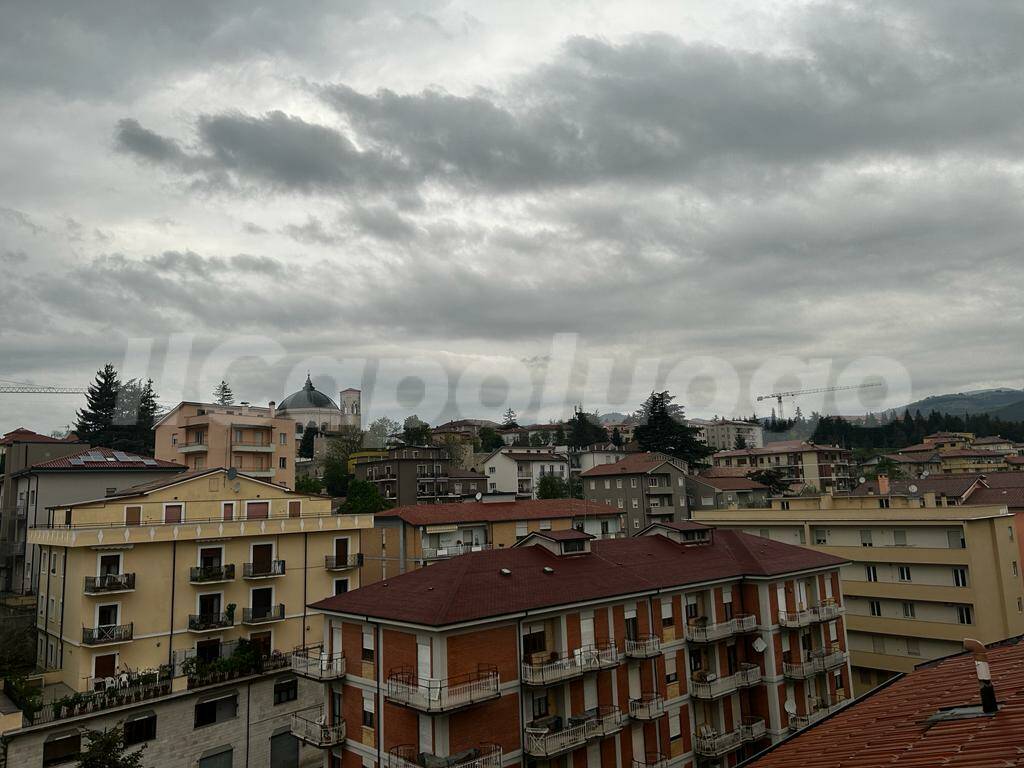 L’Aquila, giornata grigia e piovosa