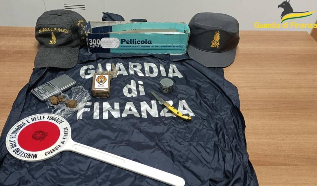 Trovato con 100 grammi di hashish per lo spaccio, denunciato 30enne