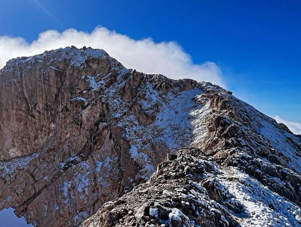 Gran Sasso, il primo cappello di stagione sul Corno Grande