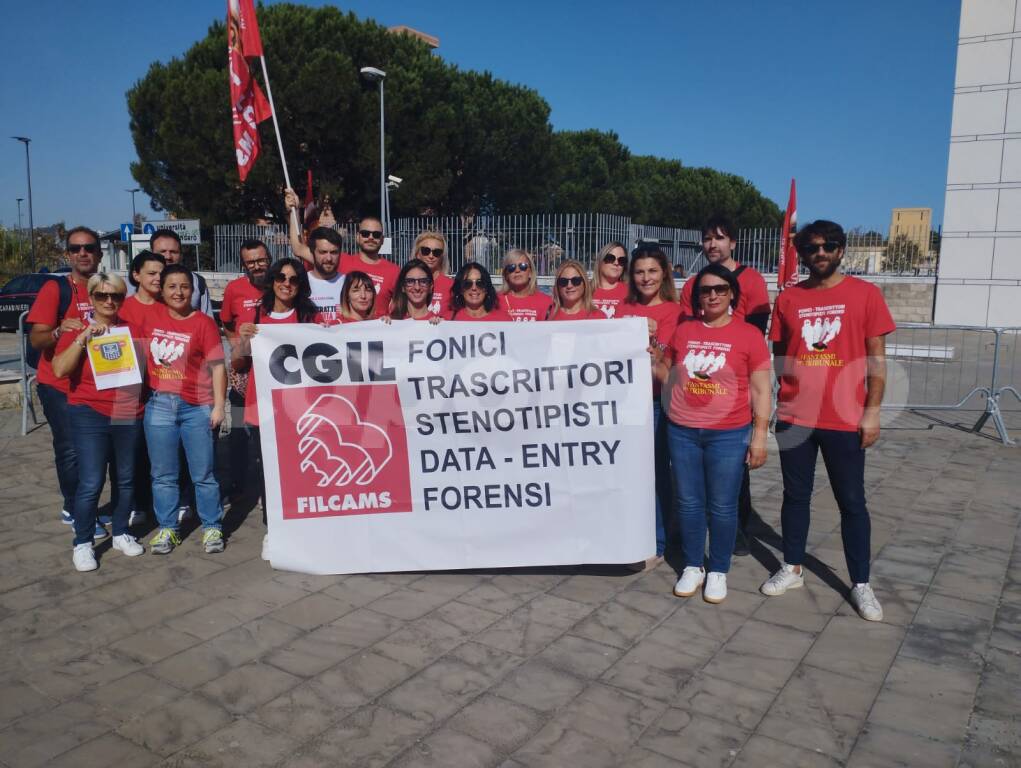 Tribunali, fonici e trascrittori scendono in piazza: “Troppo precariato e lavoro a rischio”