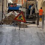 Via Fortebraccio chiude per un mese, partono i lavori di sostituzione del collettore fognario