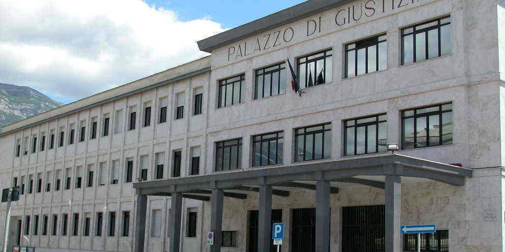 GETTO’ OLIO BOLLENTE CONTRO LA FIGLIA: CONDANNATO A 5 ANNI E 4 MESI | Ultime notizie di cronaca Abruzzo