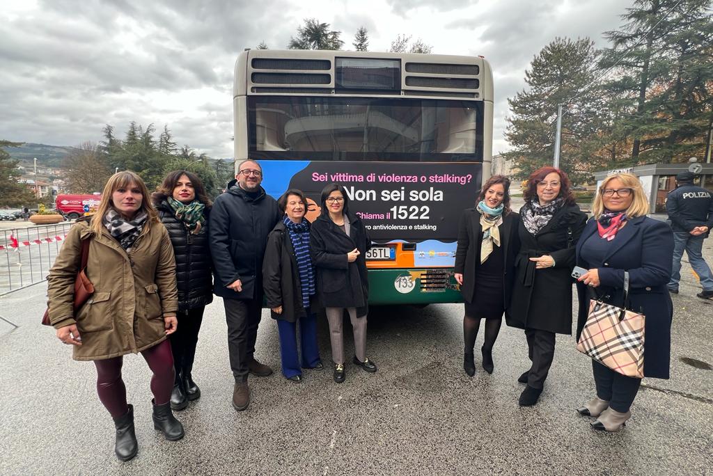 VIOLENZA DI GENERE: CAMPAGNA “1522” PARTE ALL’AQUILA CON LA MINISTRA ROCCELLA | Ultime notizie di cronaca Abruzzo