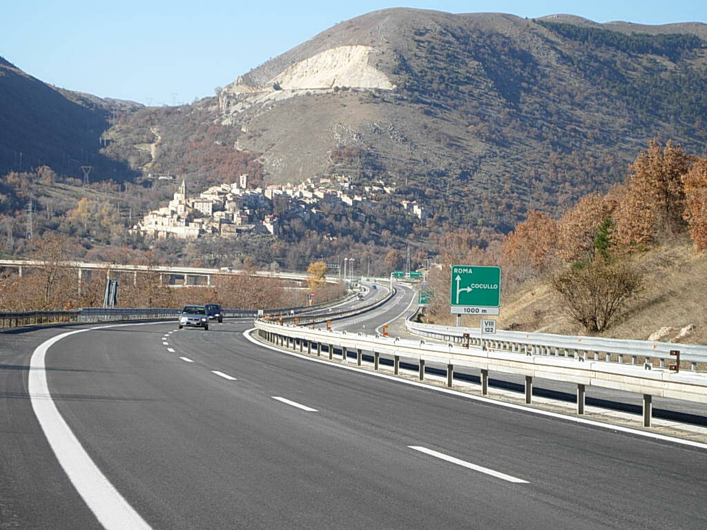 A24 e A25, il Dl fiscale restituisce l’autostrada al gruppo Toto