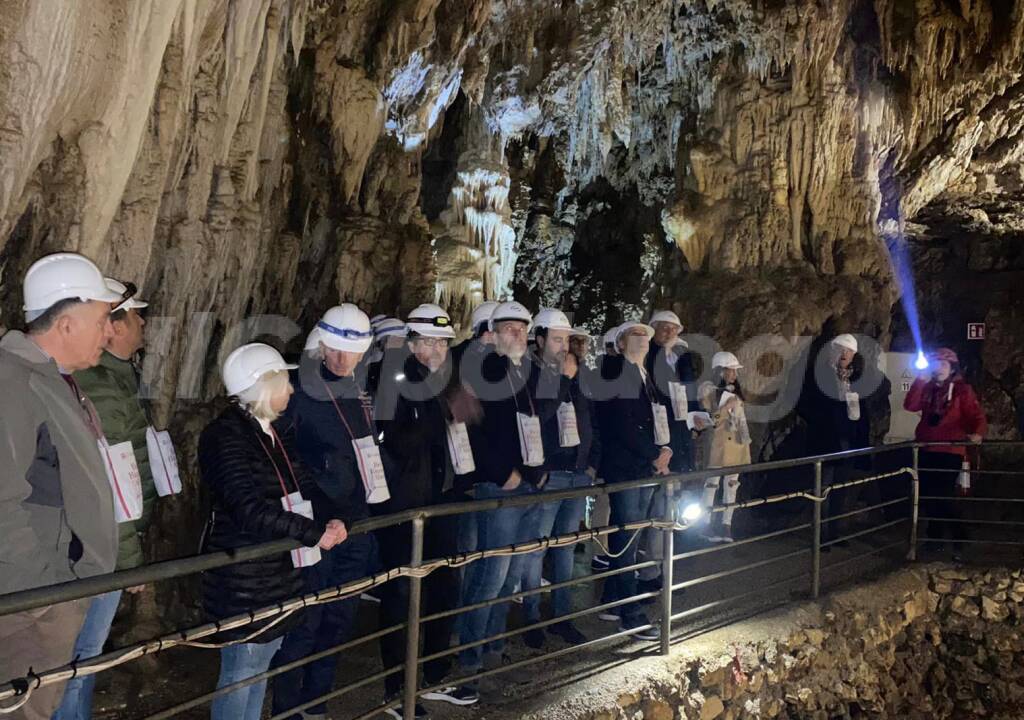 Calici in grotta, buona la prima: successo per le degustazioni delle eccellenze vinicole regionali