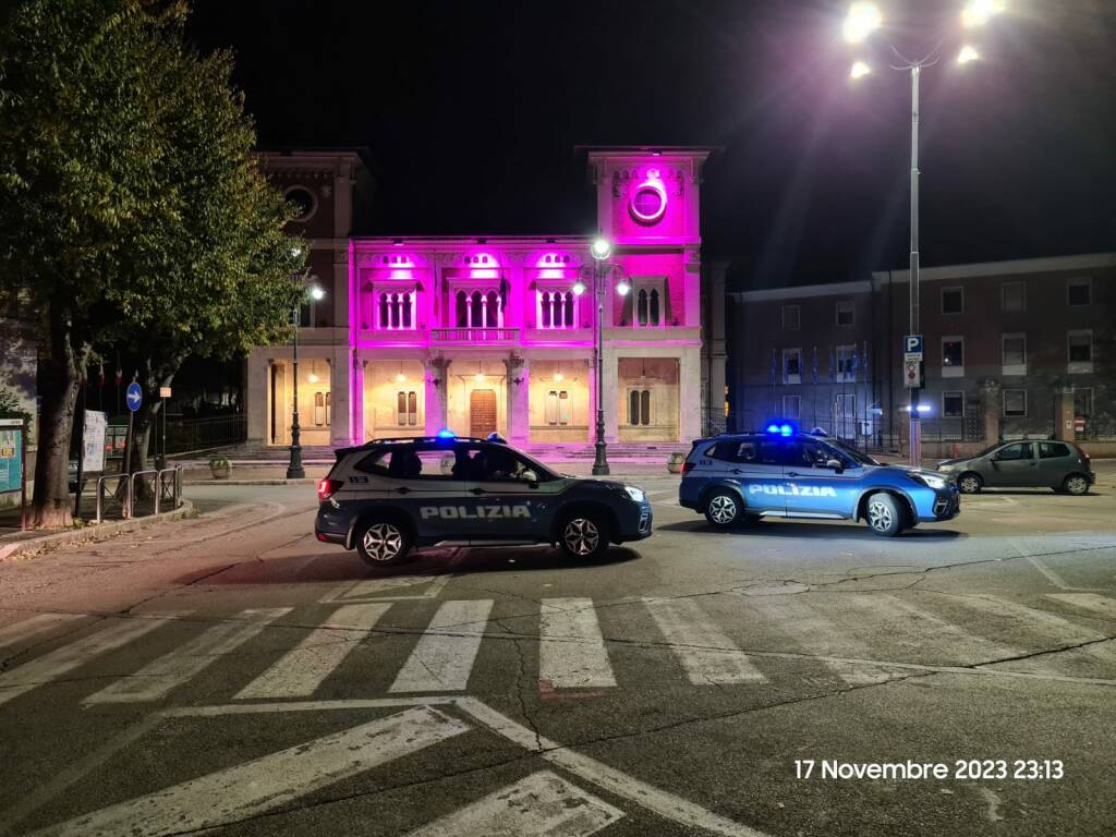 Cerca di disfarsi della droga, ma il cane della polizia Airton la ritrova: denunciato