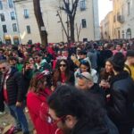 L’AQUILA: IN MIGLIAIA ALL’APERITIVO DELLA VIGILIA, TRA CALICI E SANTI IN CARTAPESTA | Ultime notizie di cronaca Abruzzo