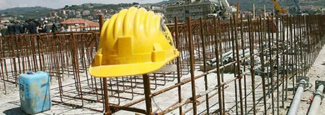 OPERAIO AQUILANO CADDE PER 5 METRI DAL LUCERNARIO COPERTO DAL TELO: 3 CONDANNE PER LESIONI | Ultime notizie di cronaca Abruzzo