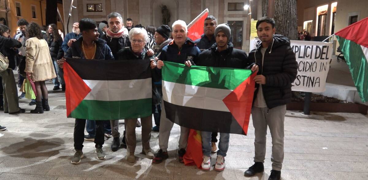 L’AQUILA: “PALESTINA LIBERA”, SIT-IN IN CENTRO. ACCUSE E BORDATE A GOVERNO E AZIENDE “PRO ISRAELE” | Ultime notizie di cronaca Abruzzo