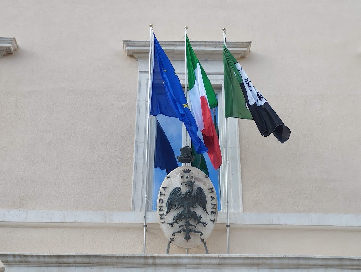 L’AQUILA: QUASI MEZZO MILIONE AI DIRIGENTI COMUNALI, PREMI PER LE PERFORMANCE DELL’ENTE | Ultime notizie di cronaca Abruzzo