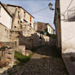 Arsita: Un Gioiello Storico tra le Colline Abruzzesi