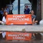 Protesta ad Ancona contro il G7 della Salute: attivisti di Ultima Generazione si cospargono di liquido nero davanti al Tribunale