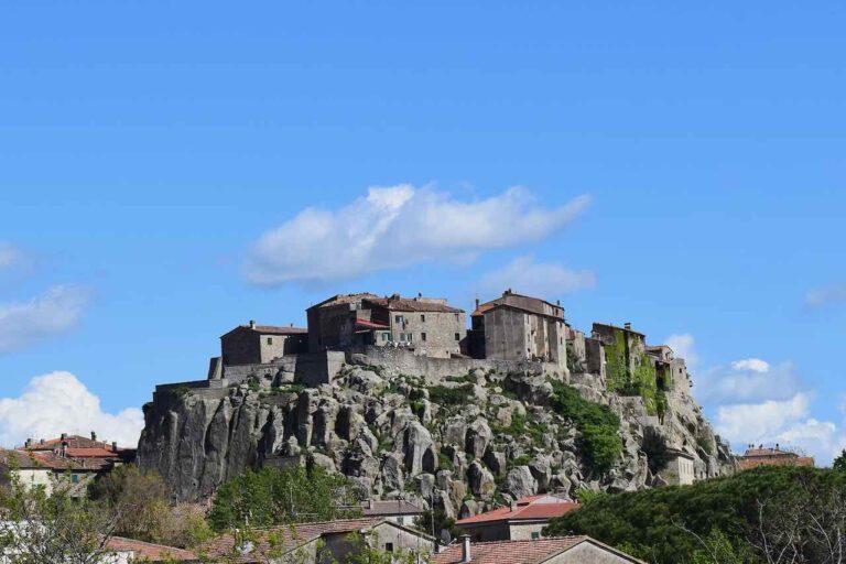 Roccastrada: Storia, Geografia e Patrimonio Culturale