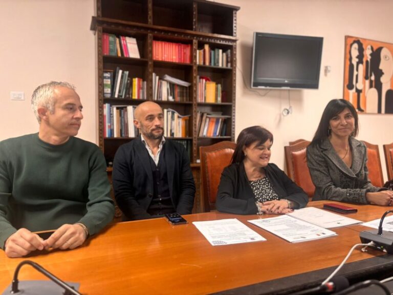 acquisto del palazzo via Filomusi Guelfi, opposizione all’attacco