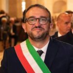 SCRITTE CONTRO SINDACO CAGNANO AMITERNO, SOLIDARIETA’ DA BIONDI: “ESSERE IN PRIMA LINEA E’ DOLOROSO” | Notizie di cronaca