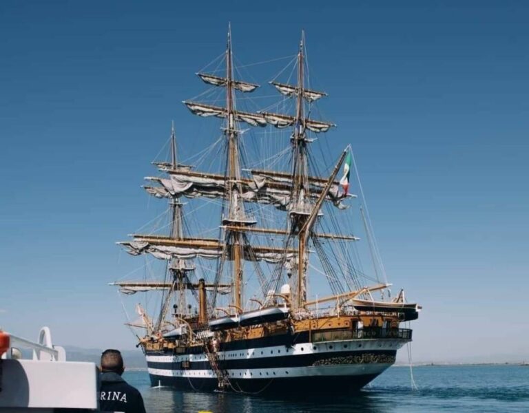 La nave scuola Amerigo Vespucci approda a Ortona