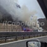 Camion a fuoco sull’A24, lunghe code tra L’Aquila ovest e Tornimparte