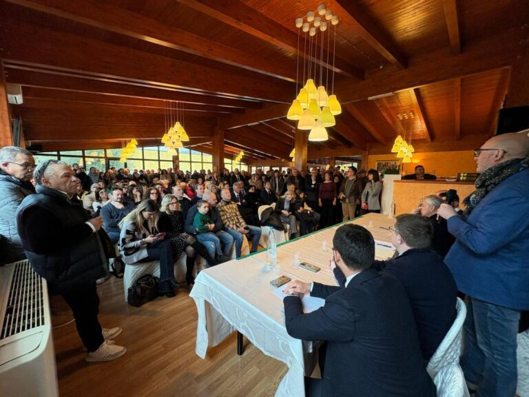 FORZA ITALIA L’AQUILA: PUBBLICO DELLE GRANDI OCCASIONI A CONGRESSO, PRESENTI ANCHE LEGA E FDI | Notizie di cronaca