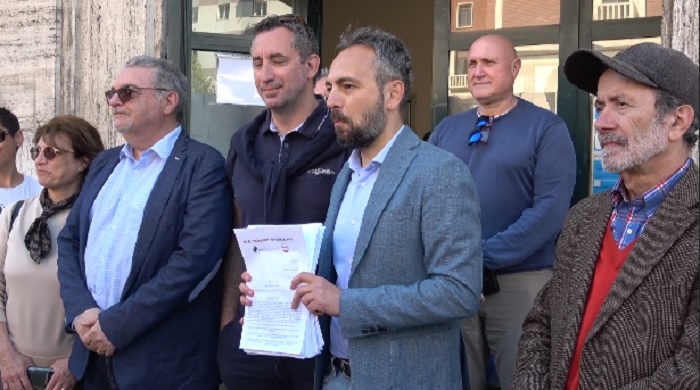 porta a porta, M5s e ACU con 2.350 firme all’Ufficio Protocollo