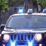Cerca di rubare la bici a un 16enne, colpisce la madre e un carabiniere