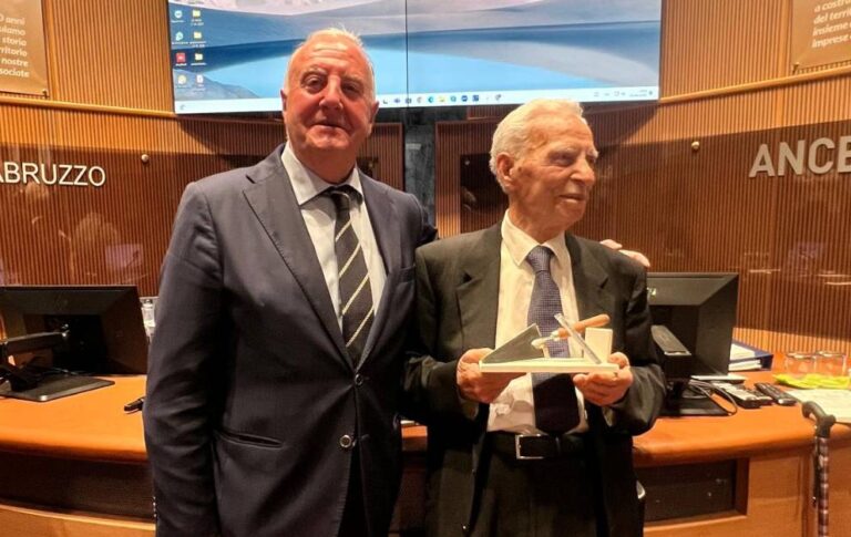 ANCE L’AQUILA: “CUCCHIARA D’ARGENTO” A PASQUALE MARTELLA, PREMIATO L’IMPRENDITORE CENTENARIO | Notizie di cronaca