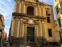 Napoli si colora di gentilezza: nasce la “Panchina della Gentilezza” nel cuore della città